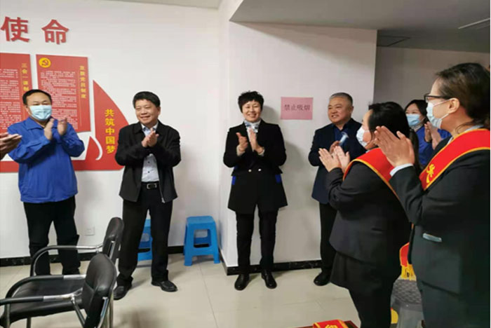 山东公用领导王珏、孙玉芝、邵东亮一行春节期间慰问曲阜公司职工，检查供热工作