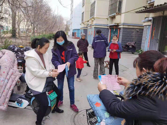 兖州热力客服中心组织开展“学雷锋日” 暨“三八妇女节”供热服务进社区活动