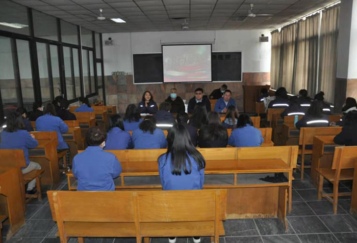 兖州热力公司组织开展庆祝“三八妇女节”暨“女职工维权行动月”培训座谈会