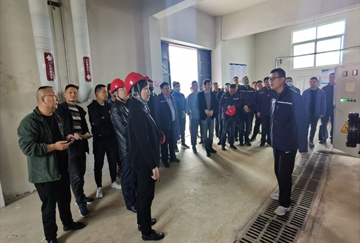 对标一流找差距，齐头并进促发展