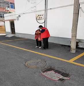 访民问暖进社区，问民问需优服务